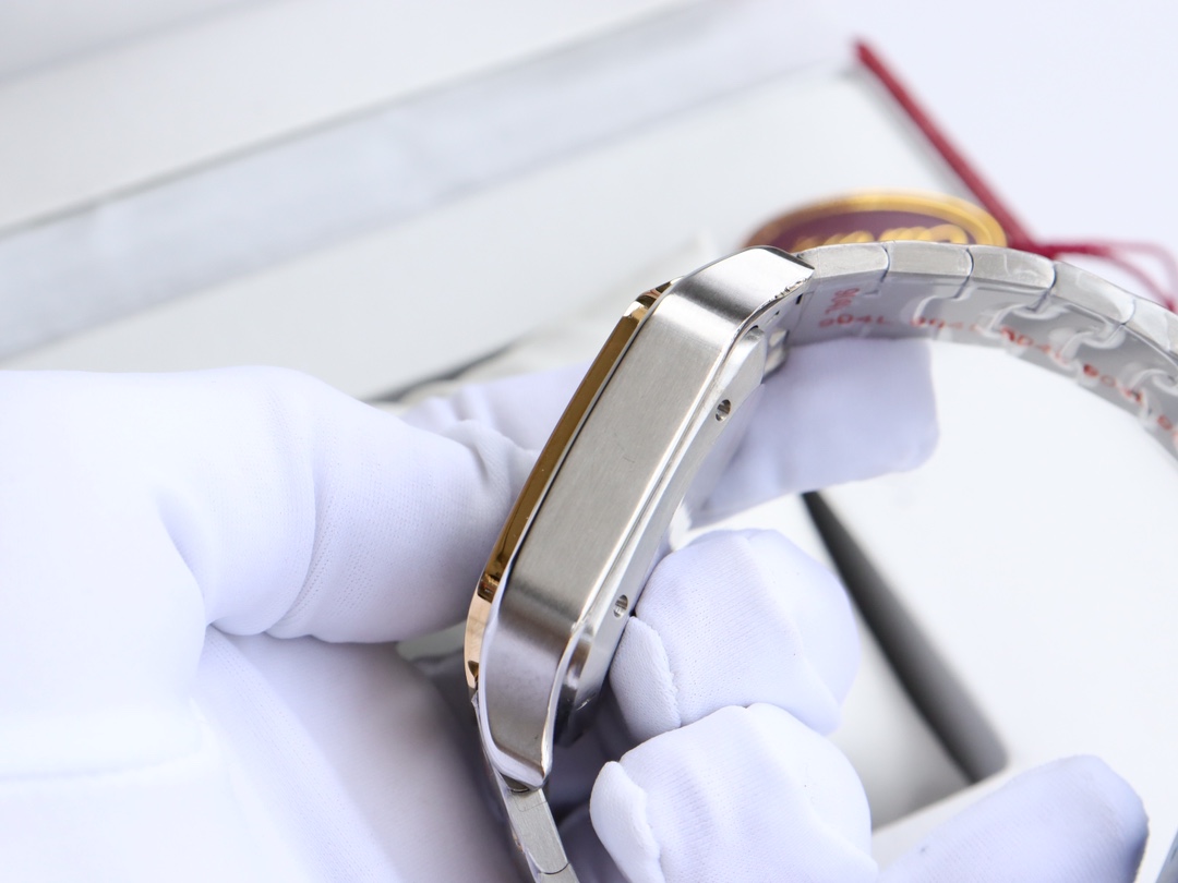 Cartier Santos Black dial Automatic Movement - 40mm Replica watches