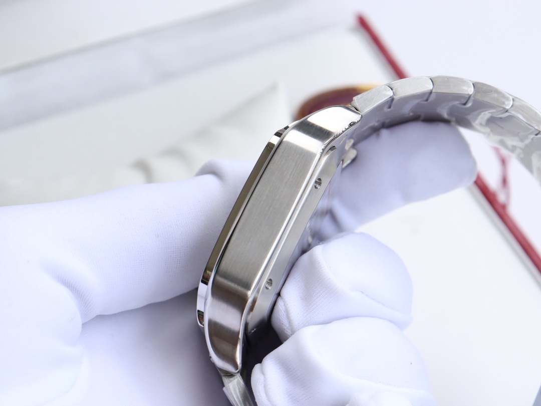 Cartier Santos White dial Automatic Movement - 40mm Replica watches